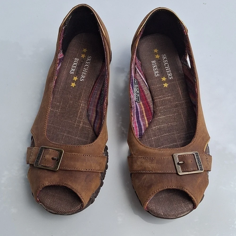 Womens Skechers Bikers  leather open toe sandals size 7 nice condition